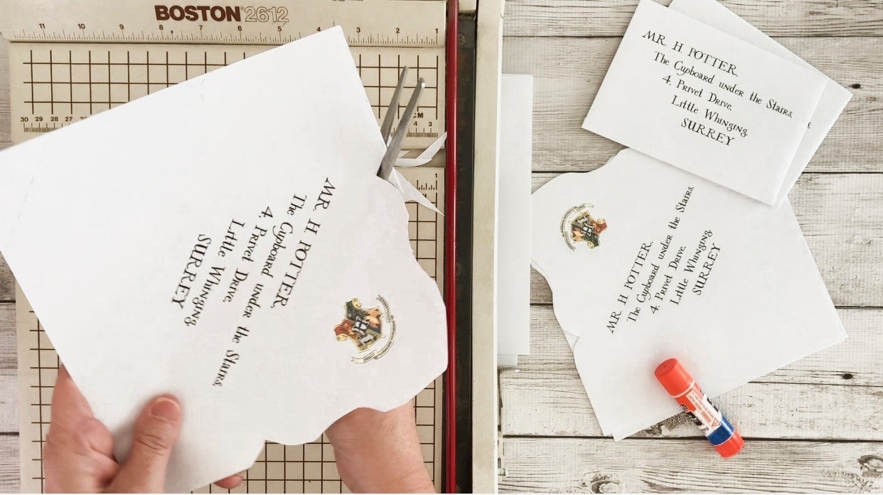 DIY Harry Potter Flying Letters And Halloween Room Decor